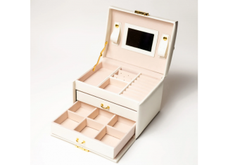 Bijuterii si cosmetice – Cele mai importante accesorii ale femeilor